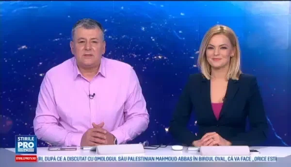 Ursul panda care face furori pe internet dupa ce a fost filmat leganandu-se pe un balansoar. VIDEO