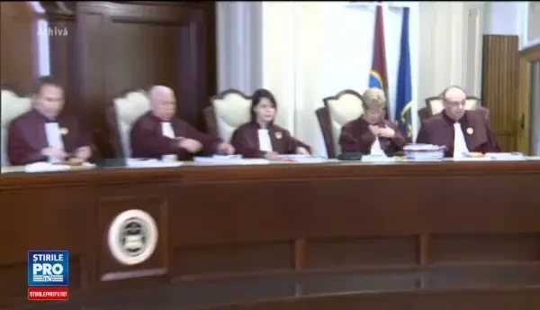 CCR a respins sesizarea la legea care interzice persoanelor condamnate sa ocupe functii in Guvern. Reactia lui Dragnea