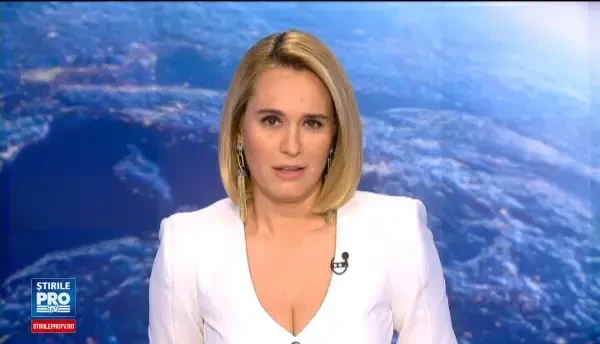 Momente de groaza pentru un barbat care a cazut intr-o groapa uriasa cu PET-uri. Cum a ajuns in aceasta situatie