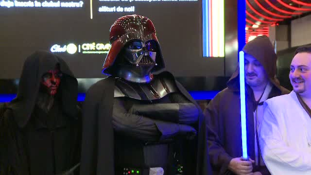 Un liceu a fost evacuat de urgenta dupa ce un elev a mers imbracat in Darth Vader. Un parinte a crezut ca este un atacator