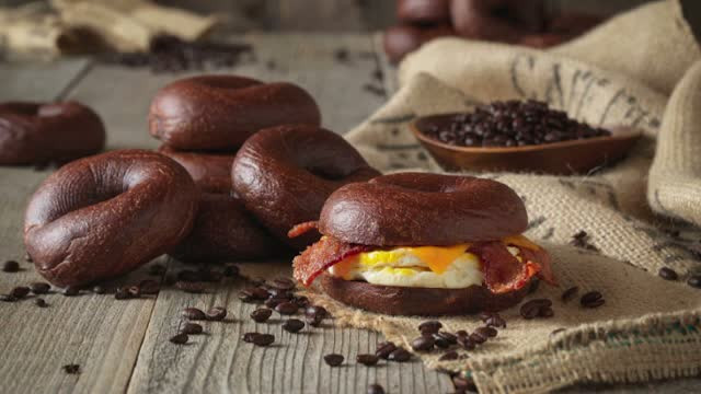 Ingredientul secret din chifla. De ce nu mai e nevoie sa beti cafea daca o consumati