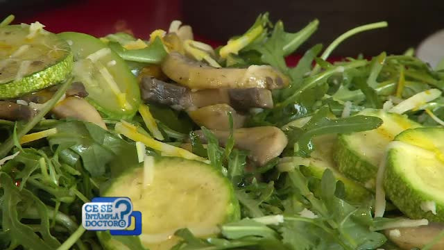 Mici "trucuri" pentru cei care nu vor sa se ingrase din cauza kilocaloriilor. Ce trebuie sa stiti cand mancati salate