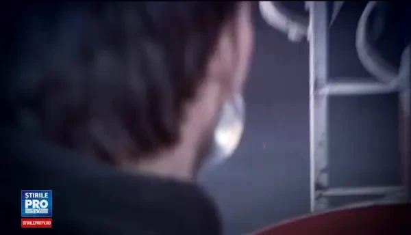 Efectele alcoolului devin o problema de siguranta nationala. Intr-un sat din Vaslui, un minor bea cot la cot cu adultii