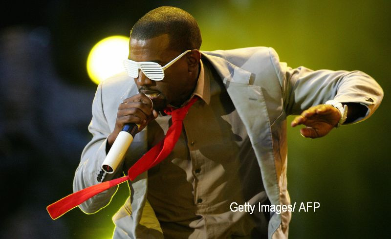 Conturile de Twitter si Instagram ale rapperului Kanye West au fost dezactivate vineri