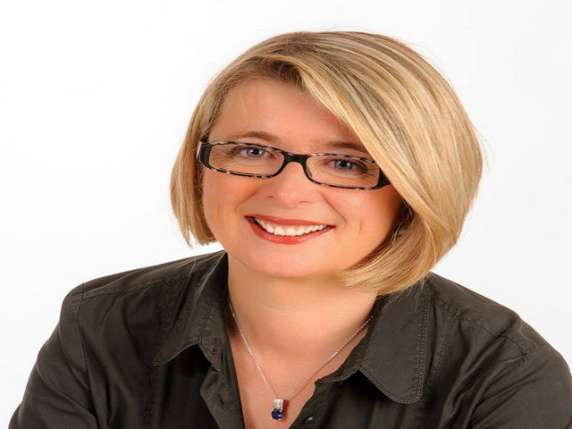 Un parlamentar francez, sustinator al lui Macron, a murit in timpul unui discurs. Mesajul presedintelui Hollande