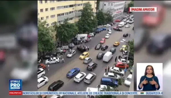 A depasit coloana pe linia de tramvai si a provocat un carambol. Cum s-a oprit o masina de teren