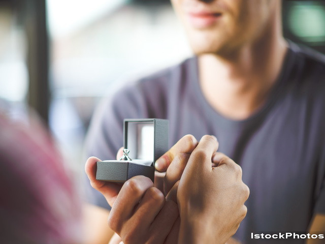 Povestea a doi britanici care s-au indragostit inainte de a se vedea. "Stiam ca voi fi sotia lui, chiar daca nu il cunosteam"