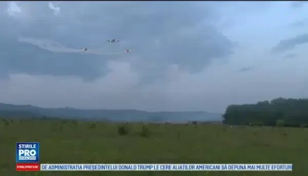 Iacarii acrobati, din inaltul cerului, direct in paginile unei carti. Artistii aerului au facut din nou spectacol