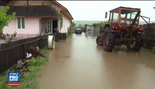 Avertizare de ploi torentiale si vijelii, de duminica pana marti noapte. Inundatii in Gorj: Am crezut ca e potopul lui Noe