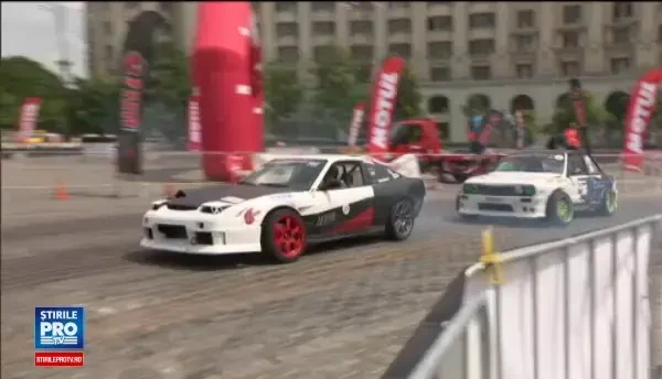 Grand prix-ul de drifturi din Capitala a adunat mii de bucuresteni in fata Parlamentului. Cine a fost vedeta intrecerii