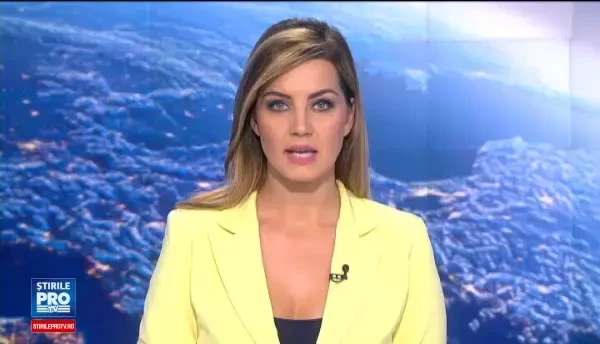 Flacari uriase in Bihor. Acoperisul si etajul 1 al unei vile au ars violent, iar 30 de pompieri s-au chinuit sa stinga focul