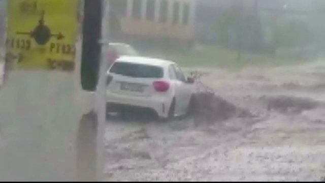 Vremea extrema aduce necazuri in mare parte din tara. Tornada de mici dimensiuni la Constanta, iar la munte s-a intors iarna