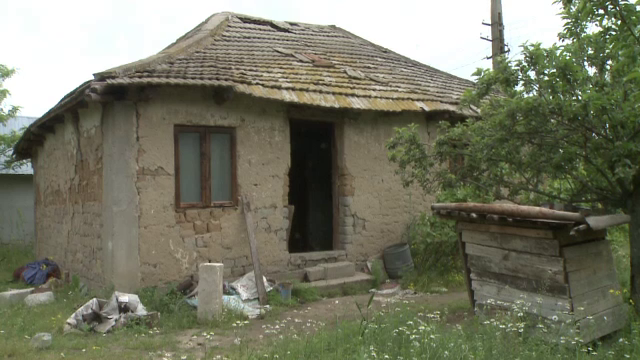 dolj, batrani, inmormantare, buldoexcavator, primarie, sicriu,