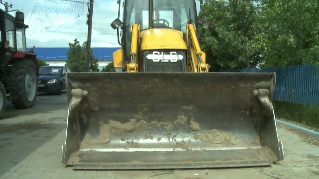 dolj, batrani, inmormantare, buldoexcavator, primarie, sicriu,