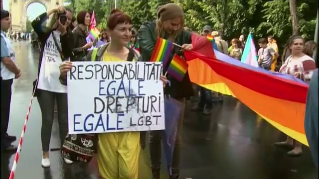 Sondaj Pew Research: Peste un sfert dintre romani se declara in favoarea casatoriilor intre persoanele de acelasi sex