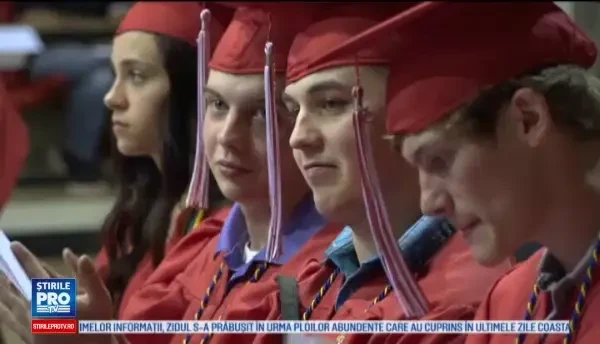 Catelul din Statele Unite care a absolvit liceul alaturi de stapanul sau. Nu s-a dovedit a fi un magnet de fete