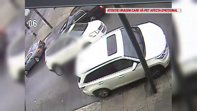 O fetita a fost filmata in timp ce a fost salvata de trecatori de sub rotile unei masini. Cine era unul dintre salvatori