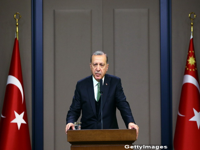 Turcia critica decizia lui Trump de inarmare a luptatorilor kurzi: "Administratia americana va pune capat nedreptatii"