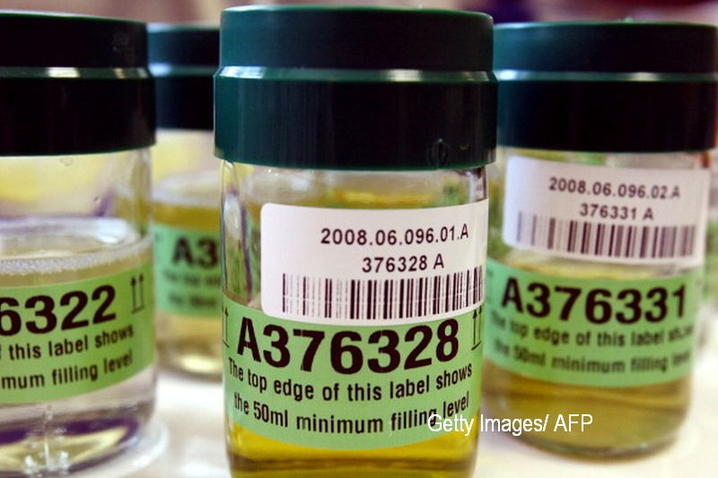 Un britanic de 54 de ani isi bea propria urina zilnic, inca din 2011. Cat ar fi slabit barbatul datorita acestei practici