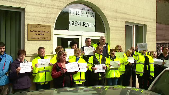 Sute de angajati ai Garzii Nationale de Mediu au intrat de miercuri in greva generala. Care sunt nemultumirile lor