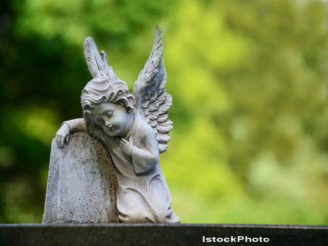 Un irlandez si-a ucis sotia si cei trei copiii, dupa care s-a sinucis. De ce vor rudele sa fie deshumat