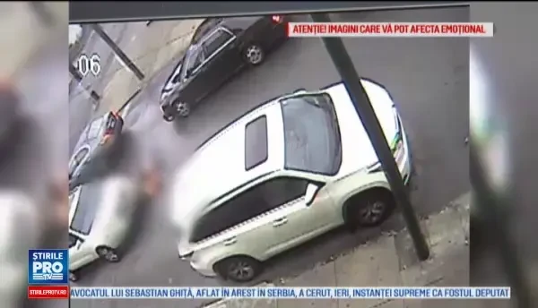 O fetita a fost filmata in timp ce a fost salvata de trecatori de sub rotile unei masini. Cine era unul dintre salvatori