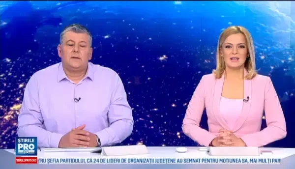 Noul presedinte al Frantei, Emmanuel Macron, s-a deplasat cu paza si coloana oficiala la frizer. Cum arata noua lui tunsoare