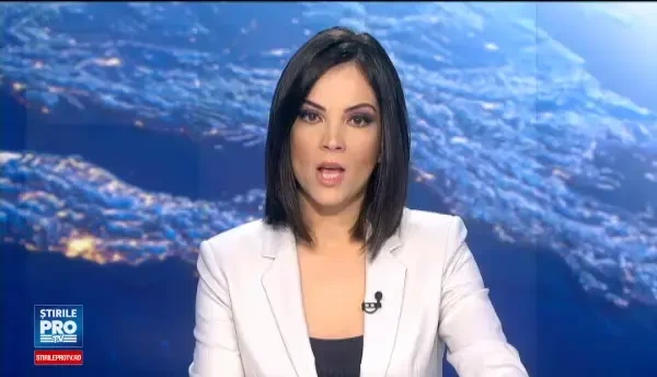 Din cauza ploii, un copac s-a prabusit pe marginea drumului, la iesire din Pitesti. Ce anunta meteorologii