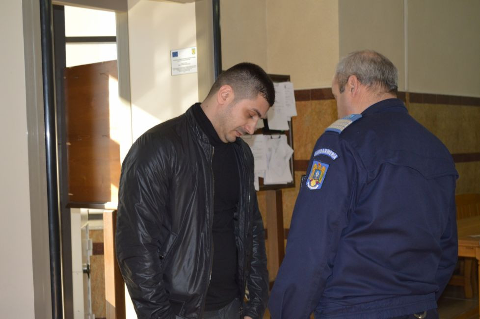 Creator de moda din Barlad, condamnat la 3 ani de inchisoare. Barbatul ar fi sechestrat si abuzat sexual o eleva olimpica