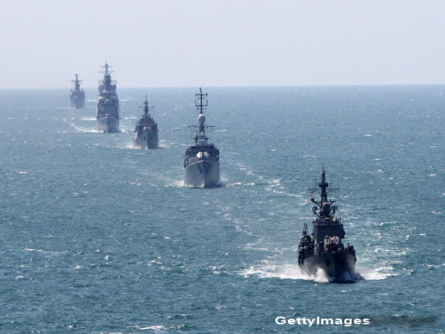 Amplu exercitiu miliar in Marea Neagra, cu participarea a peste 700 de militari romani, americani si britanici