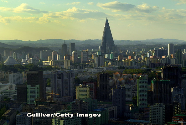 Imagini in premiera de la cel mai ciudat hotel din Coreea de Nord: in forma de piramida cu 105 etaje. Cum sunt peretii. VIDEO