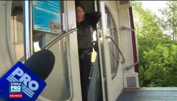 Un sofer din Gorj a supravietuit miraculos dupa ce a traversat o cale ferata fara sa se asigure