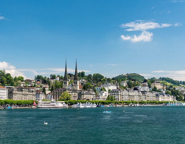 Reactia UE, dupa ce o tara europeana a restrictionat accesul romanilor la munca. Cum se vor face angajarile in acest stat