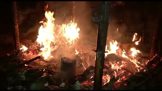 Panica la marginea unui cartier din Sibiu. Doua magazii s-au facut scrum in urma unui incendiu violent