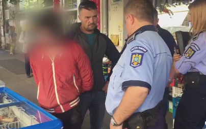 Un politist aflat in timpul liber a prins un hot in centrul Capitalei. Ce au scos politistii din buzunarele lui. VIDEO