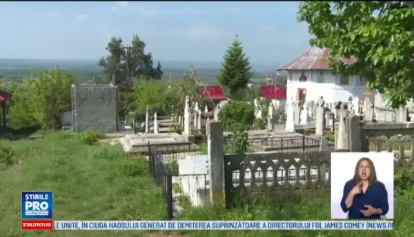 In loc sa le ingroape, romii din Pistesti isi tin rudele moarte in cavouri cu termopane. Nici in junga nu exista asa ceva