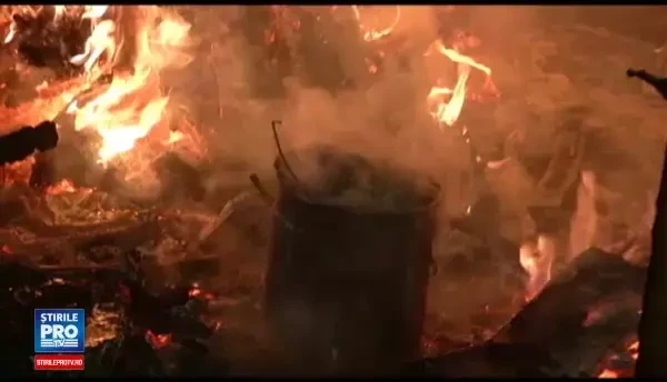 Panica la marginea unui cartier din Sibiu. Doua magazii s-au facut scrum in urma unui incendiu violent