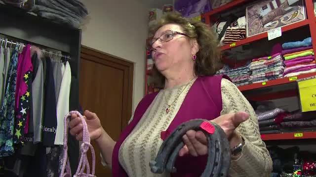 Hamuri de cai, sticlute de vodca sau seturi de potcoave. Ce marfuri confiscate incearca sa vanda ANAF si nu reuseste