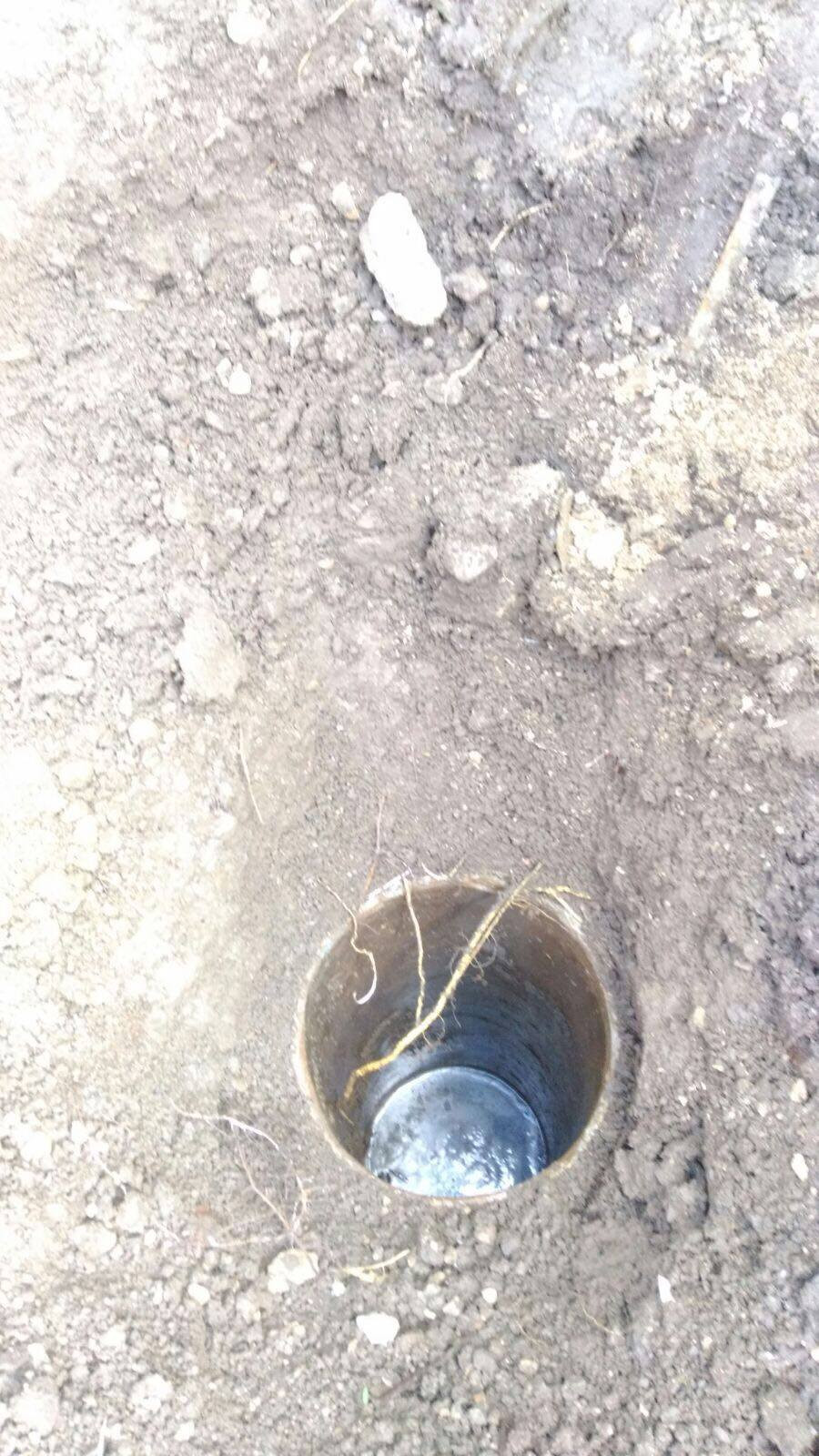 Fetita de 5 ani din Dambovita, cazuta intr-un put, a fost scoasa teafara de catre pompieri dupa aproape o ora