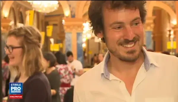 Cercei, coliere, inele si bratari din toata lumea s-au adunat la un targ din Bucuresti. Cat costa creatiile unicat