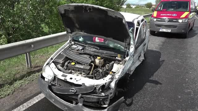 Drumul National 1 a fost din nou scena unui accident grav. O soferita a adormit la volan si a izbit 2 masini pe contrasens