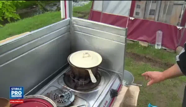 Solutia romanilor pe timp de vara pentru a scapa de facturile la intretinere. Cat platesc pentru inchirierea unei rulote