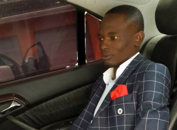 Un pastor african sustine ca are numarul de telefon al lui Dumnezeu. VIDEO Momentul in care "discuta" cu divinitatea pe mobil