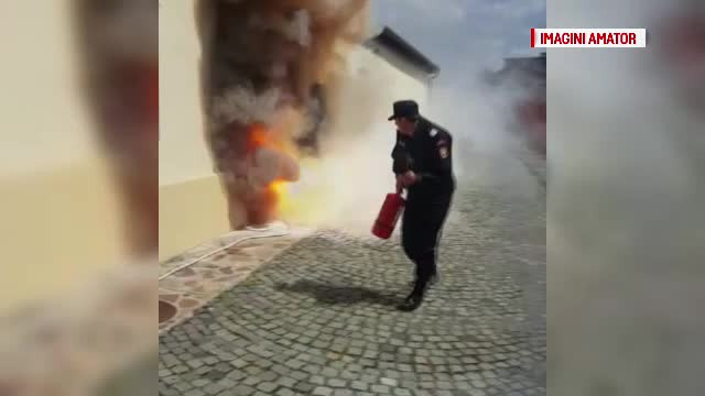 Tragedie evitata intr-o biserica din Oradea gratie prezentei de spirit a unui pompier. De la ce a pornit focul