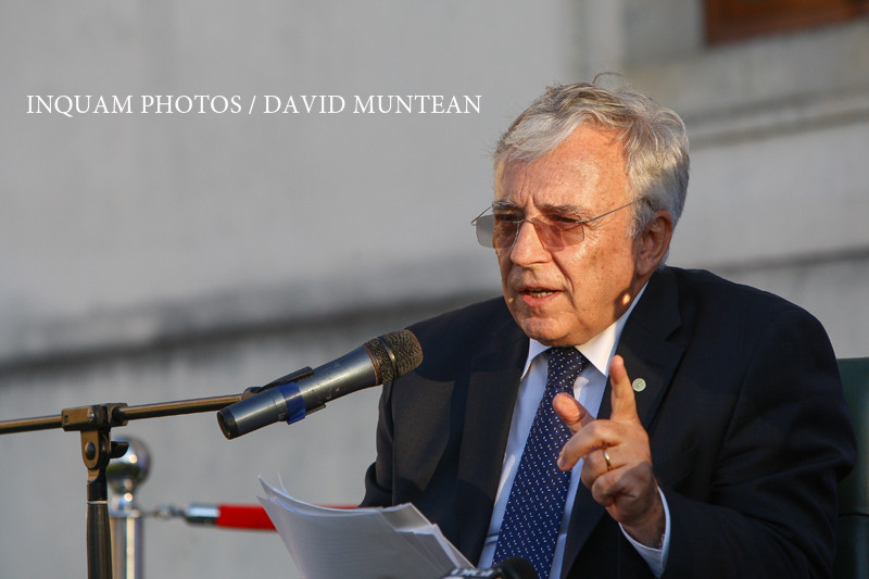 Isarescu: "O criza nu este exclusa". Guvernatorul BNR avertizeaza asupra atacurilor cibernetice, dar si politicii Guvernului