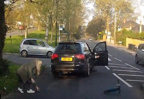 Un moment de neatentie era sa o coste viata copilului sau, pe o mama din Marea Britanie. Ce a patit baietelul. VIDEO