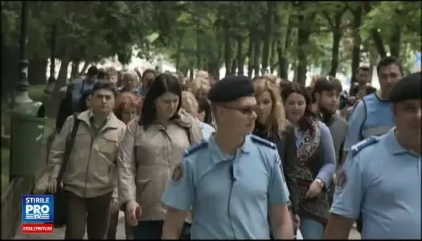 Angajatii de la Finante din toata tara, protest spontan. Vamesii, manifestare de solidaritate sub forma excesului de zel