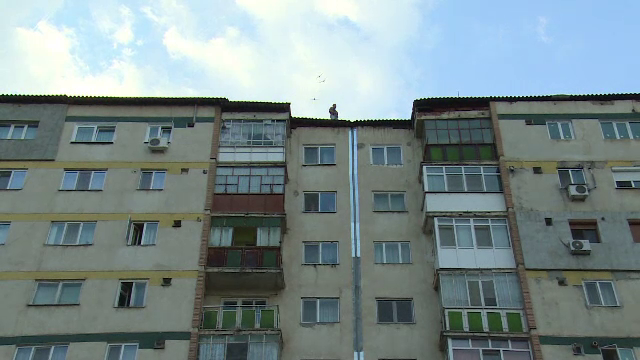 Un barbat din Targoviste a murit dupa ce s-a prabusit de la etajul 9, langa salteaua pneumatica. Ce avea in buzunare