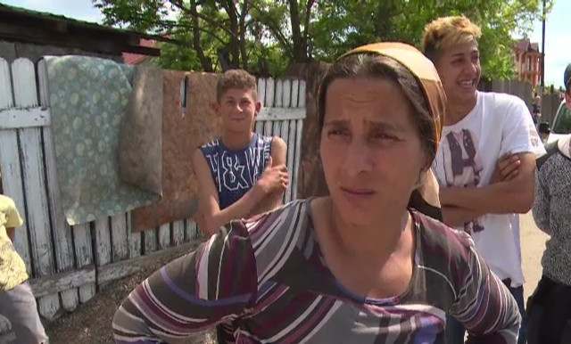 Românii care stau degeaba. Din ajutoare sociale și alocații iau cât ar lua dacă ar munci cu ziua