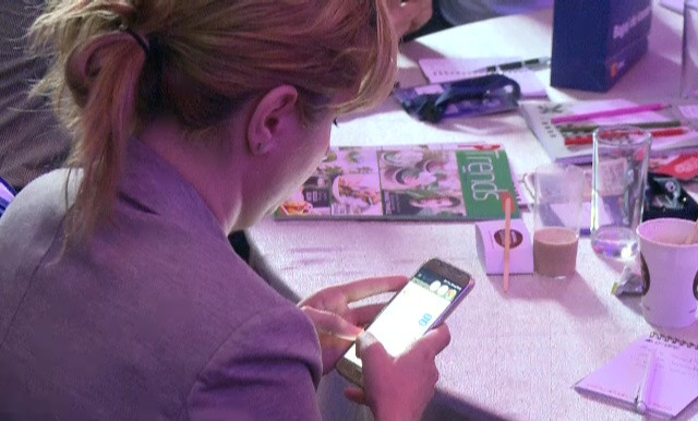 Temerile pe care le au romanii atunci comanda online. Ce a primit un tanar care a comandat un burete pentru pantofi